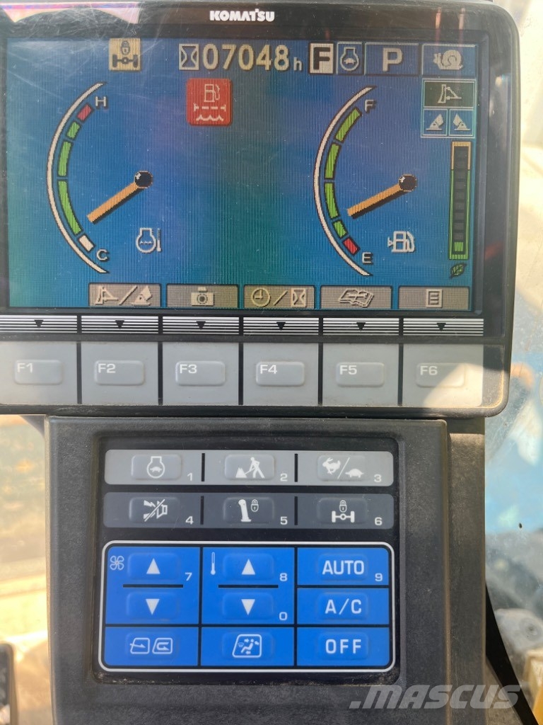 Komatsu PW 148-8 حفارات بعجل
