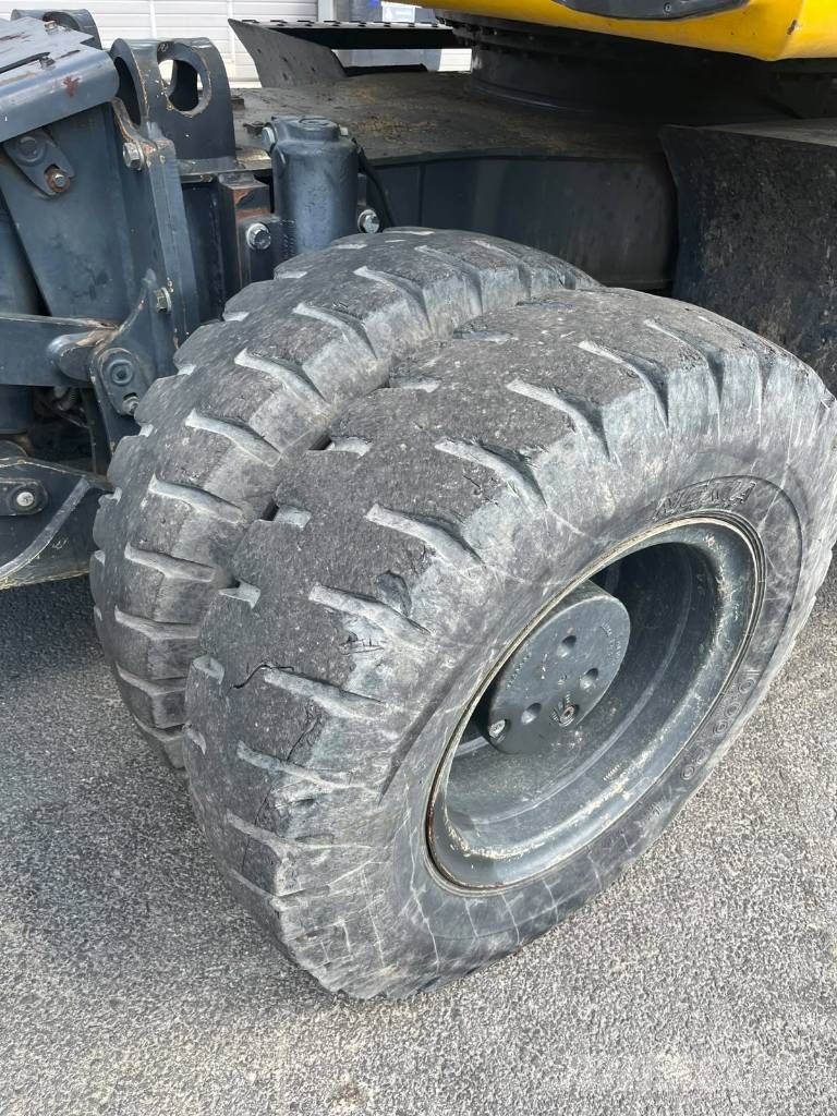 Komatsu PW 148-8 حفارات بعجل