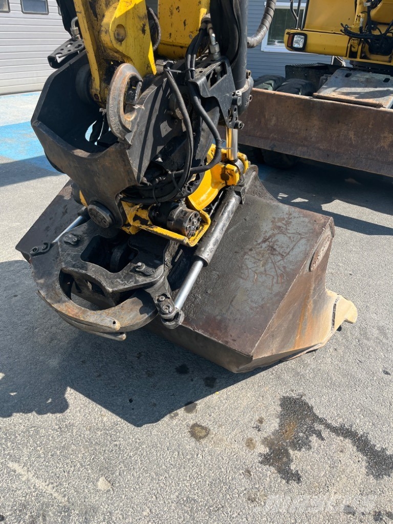 Komatsu PW 148-8 حفارات بعجل