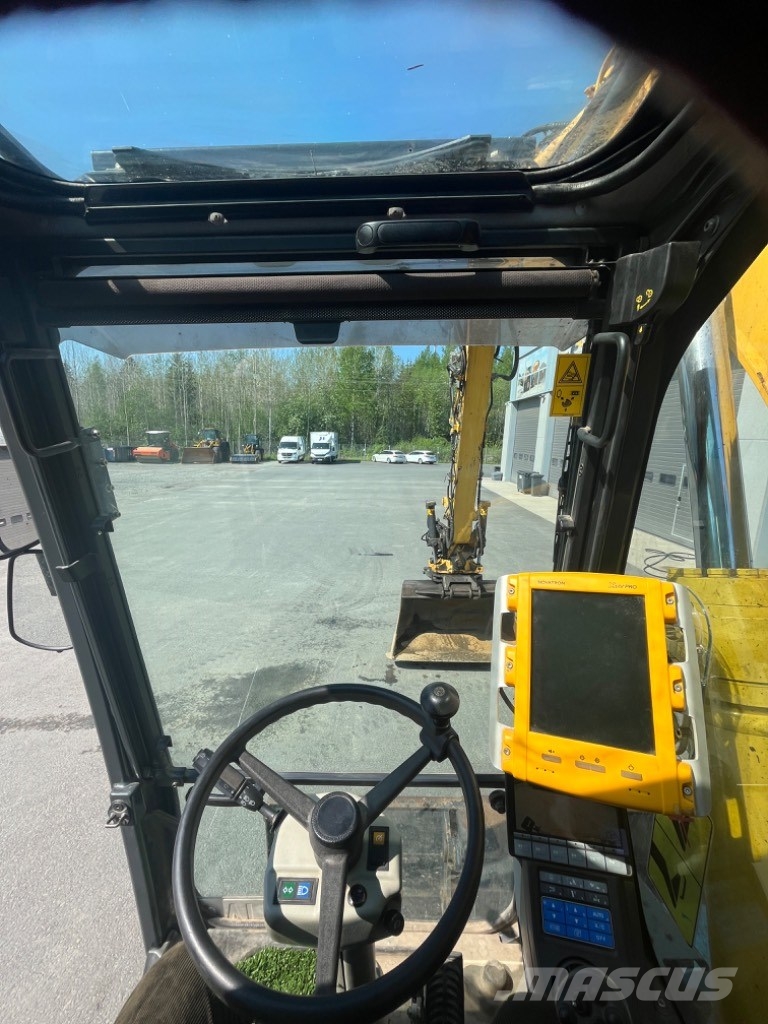 Komatsu PW 148-8 حفارات بعجل