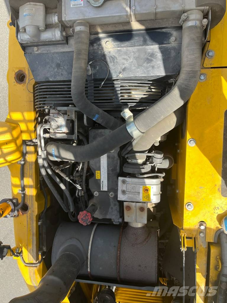 Komatsu PW 148-8 حفارات بعجل