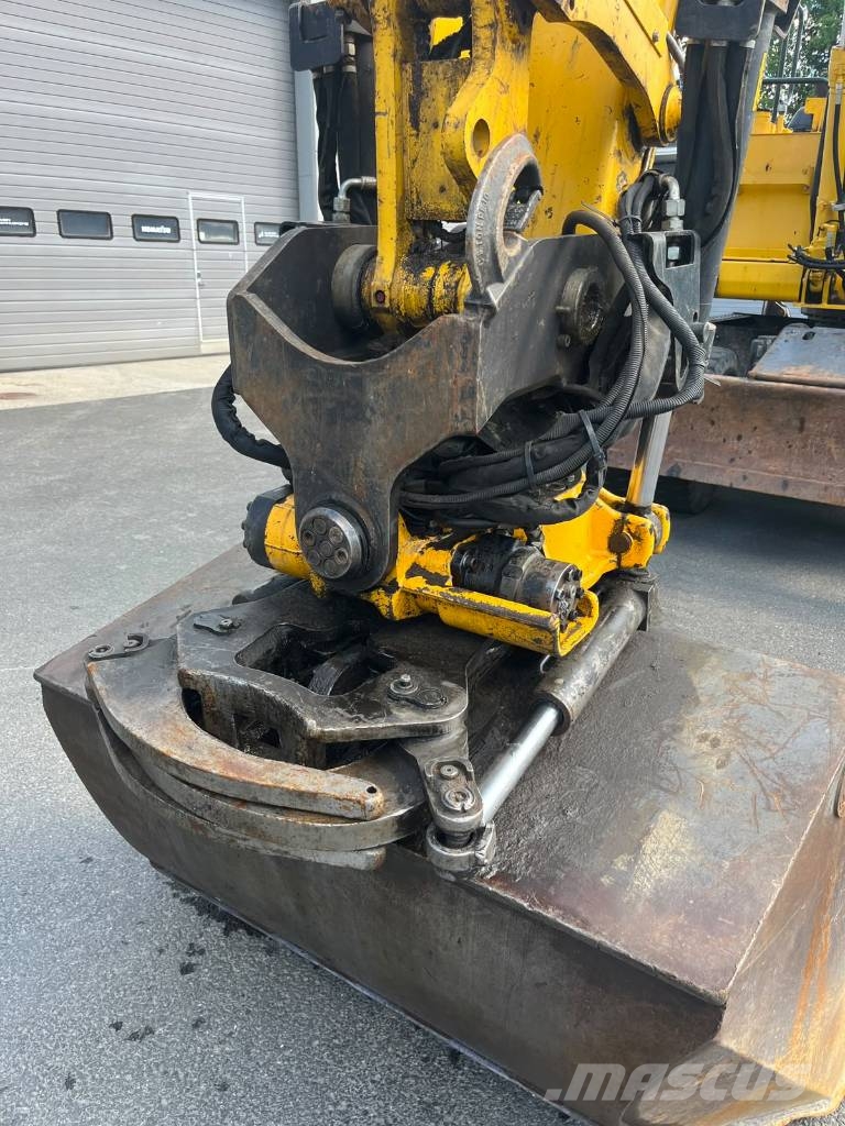 Komatsu PW 148-8 حفارات بعجل