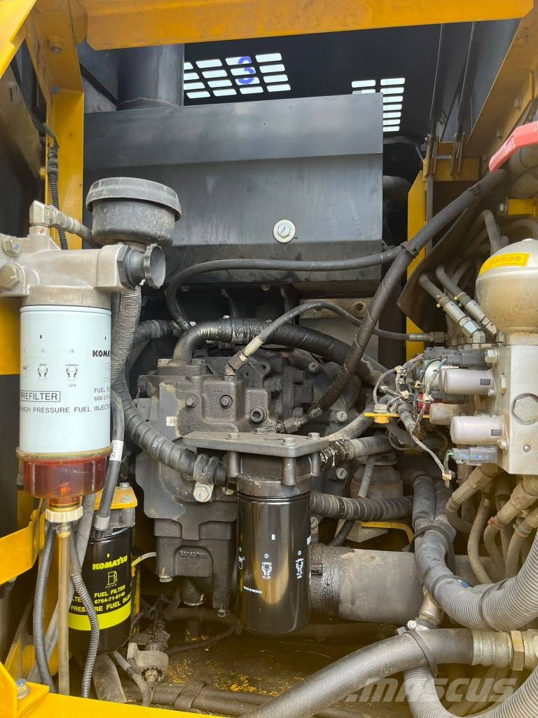 Komatsu PW 148-8 حفارات بعجل