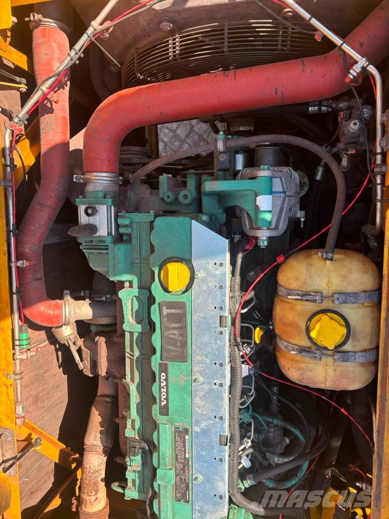 Volvo EW 210 C Bagri na kolesih