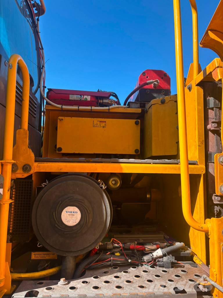 Volvo EW 210 C Bagri na kolesih