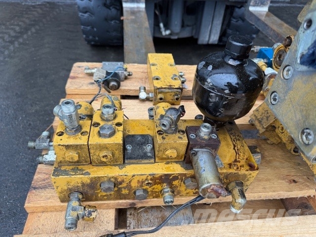 CAT 320 bl hydraulic parts complet Hidráulica
