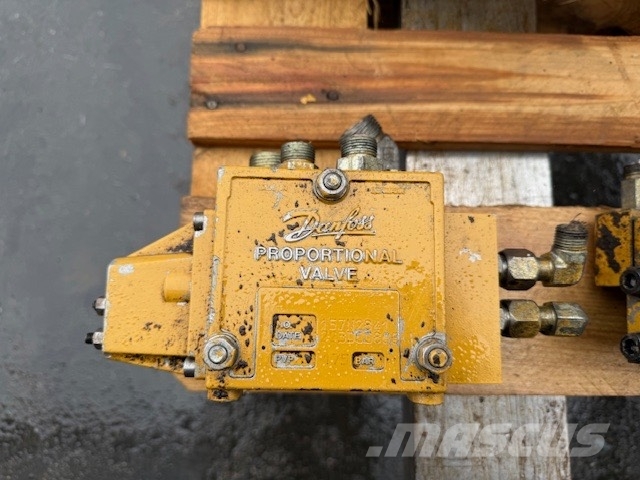 CAT 320 bl hydraulic parts complet Hidráulica