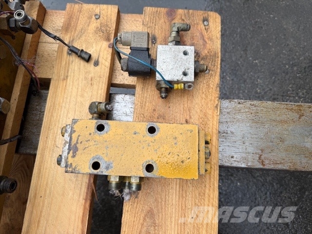 CAT 320 bl hydraulic parts complet Hidráulica