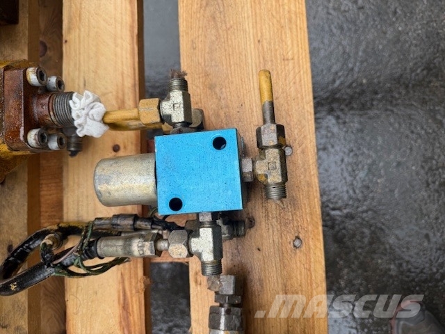 CAT 320 bl hydraulic parts complet Hidráulica