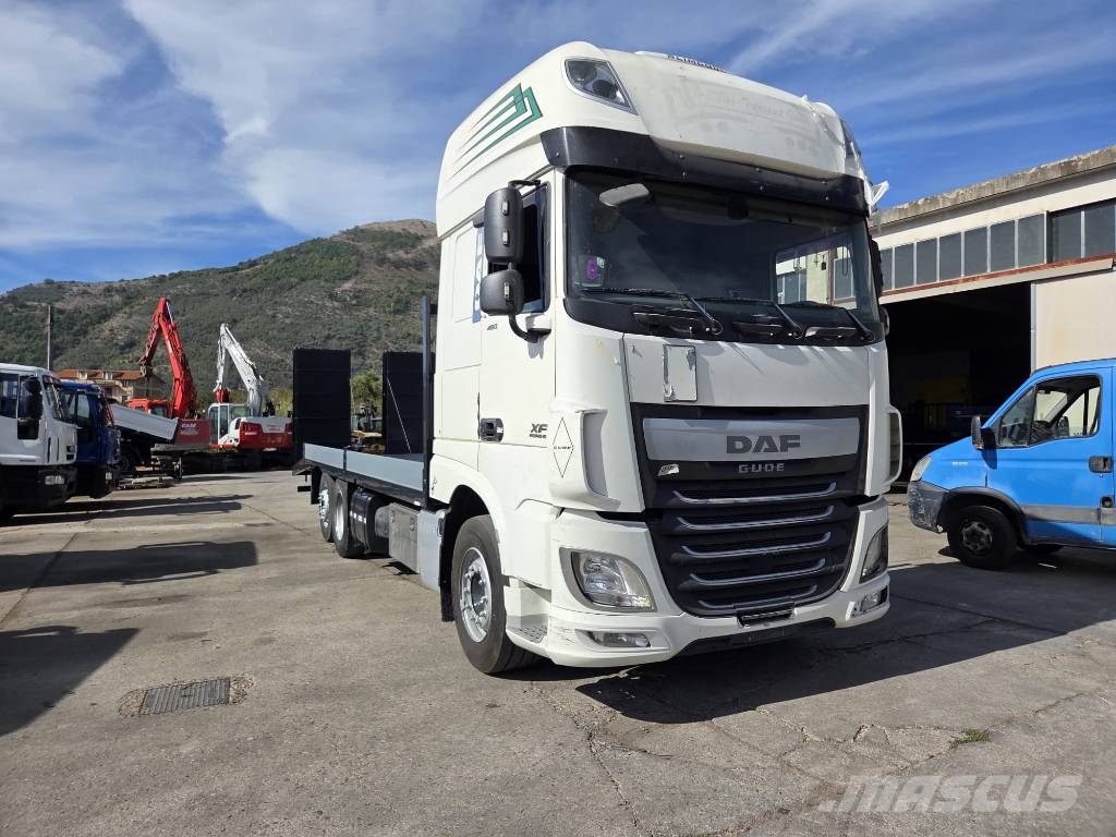 DAF XF 460 Kamioni sa ravan platformom / vitlom