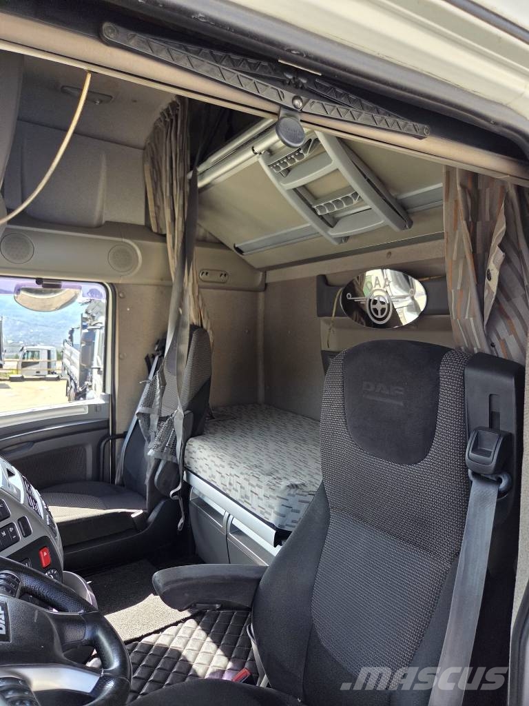 DAF XF 460 Kamioni sa ravan platformom / vitlom