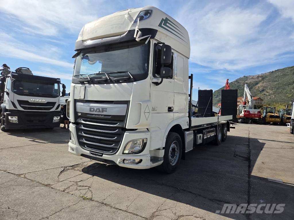 DAF XF 460 Kamioni sa ravan platformom / vitlom