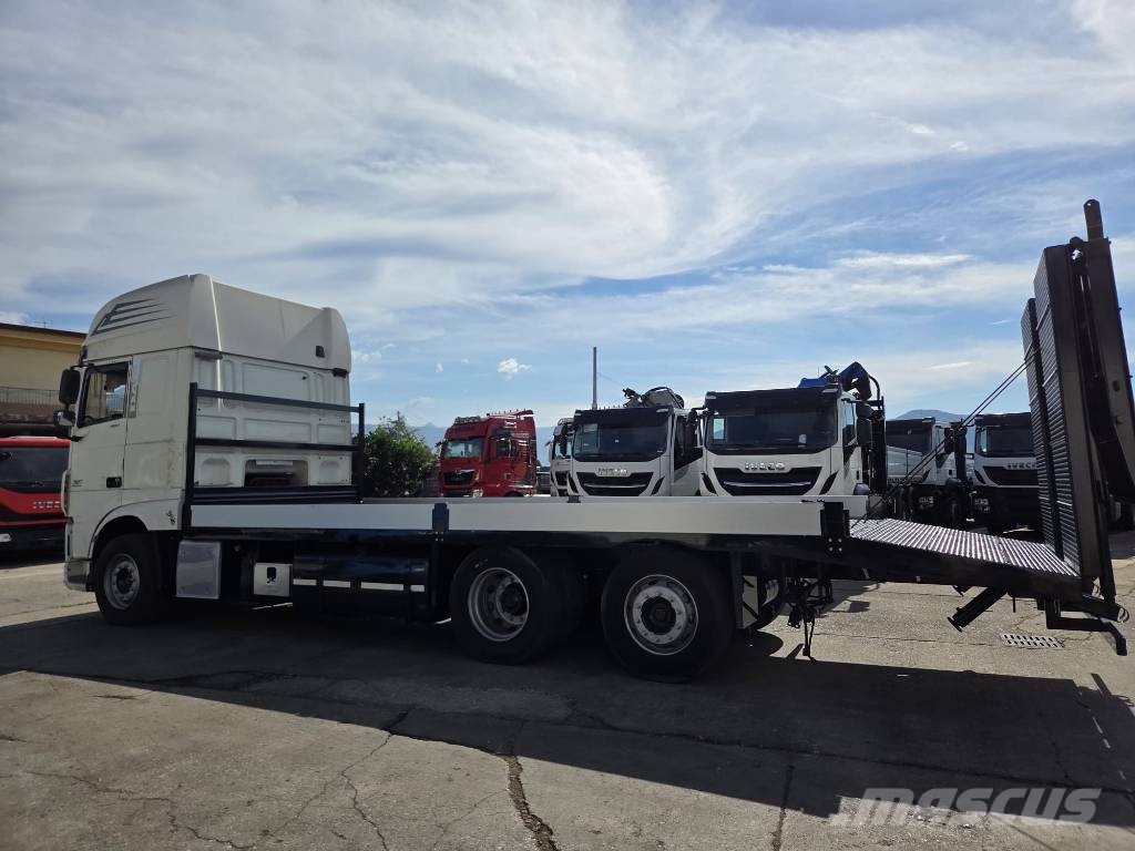 DAF XF 460 Kamioni sa ravan platformom / vitlom