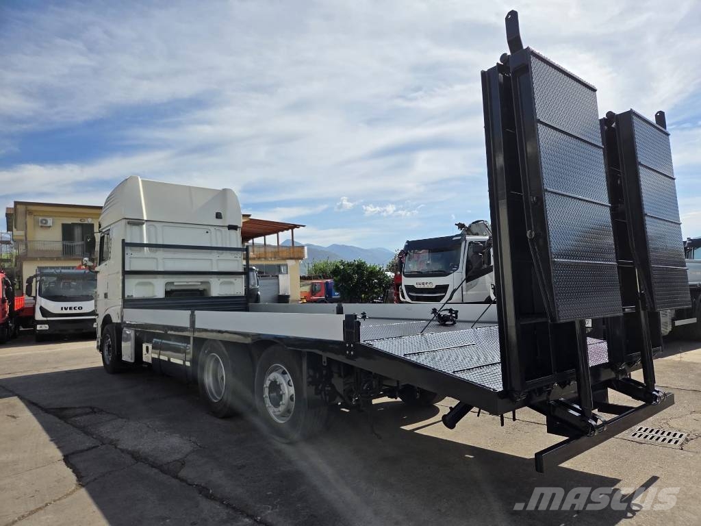 DAF XF 460 Kamioni sa ravan platformom / vitlom