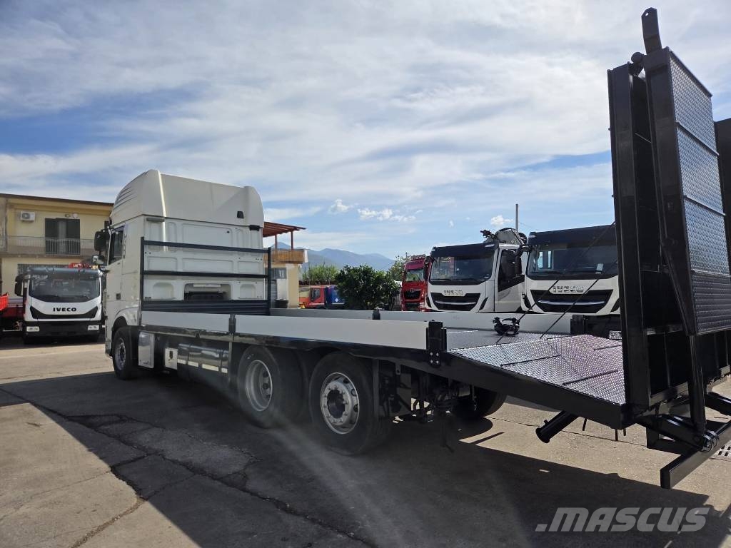 DAF XF 460 Kamioni sa ravan platformom / vitlom