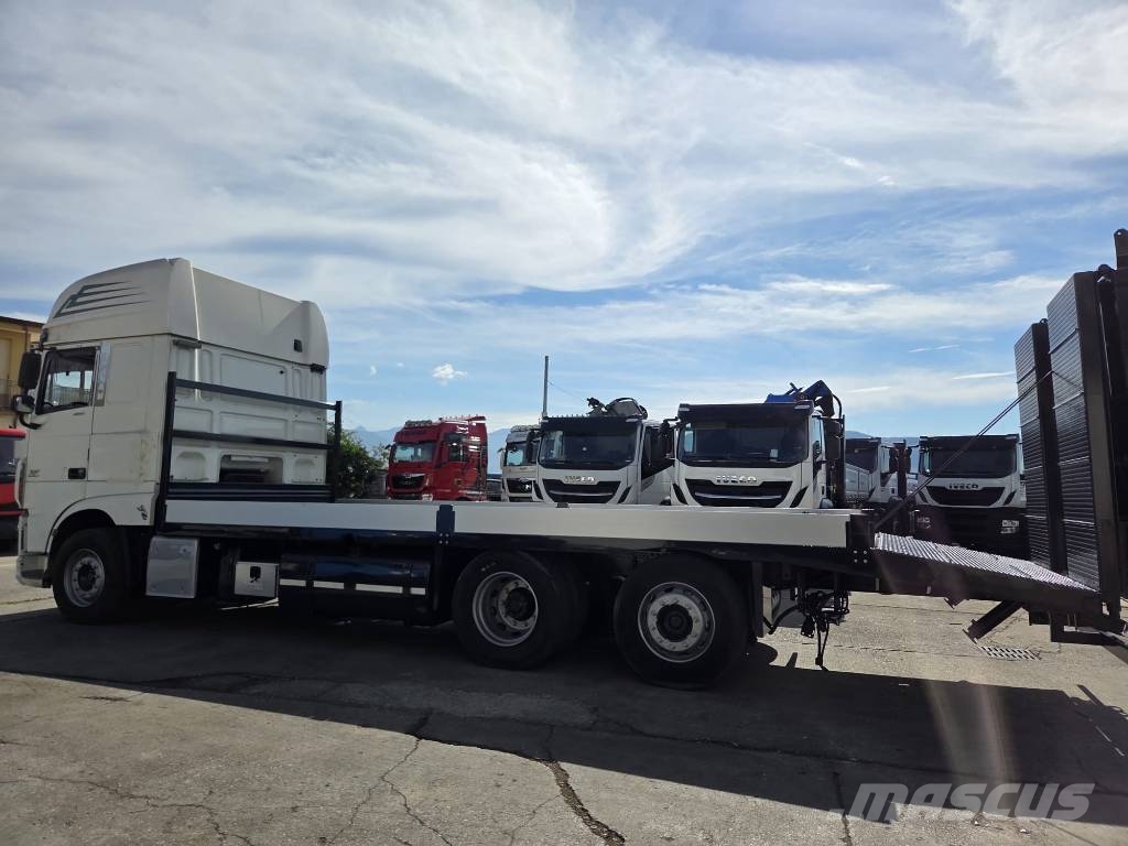 DAF XF 460 Kamioni sa ravan platformom / vitlom