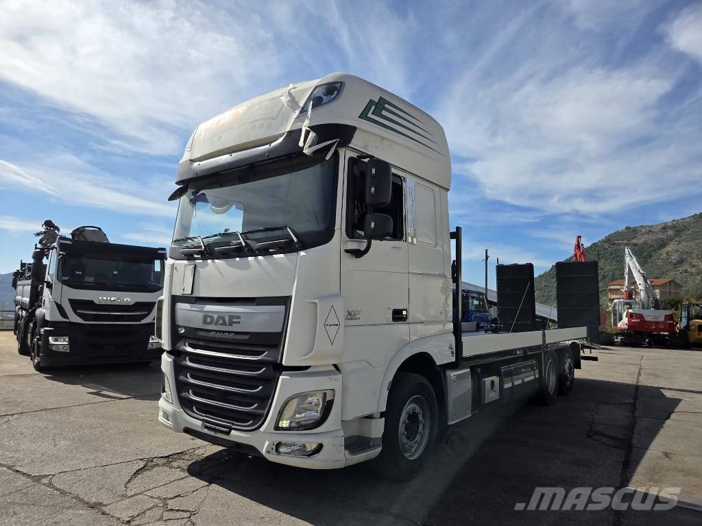 DAF XF 460 Kamioni sa ravan platformom / vitlom