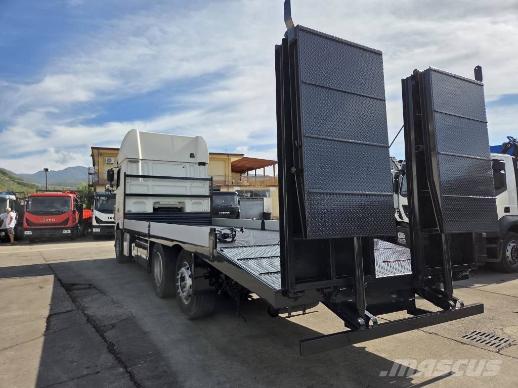 DAF XF 460 Kamioni sa ravan platformom / vitlom