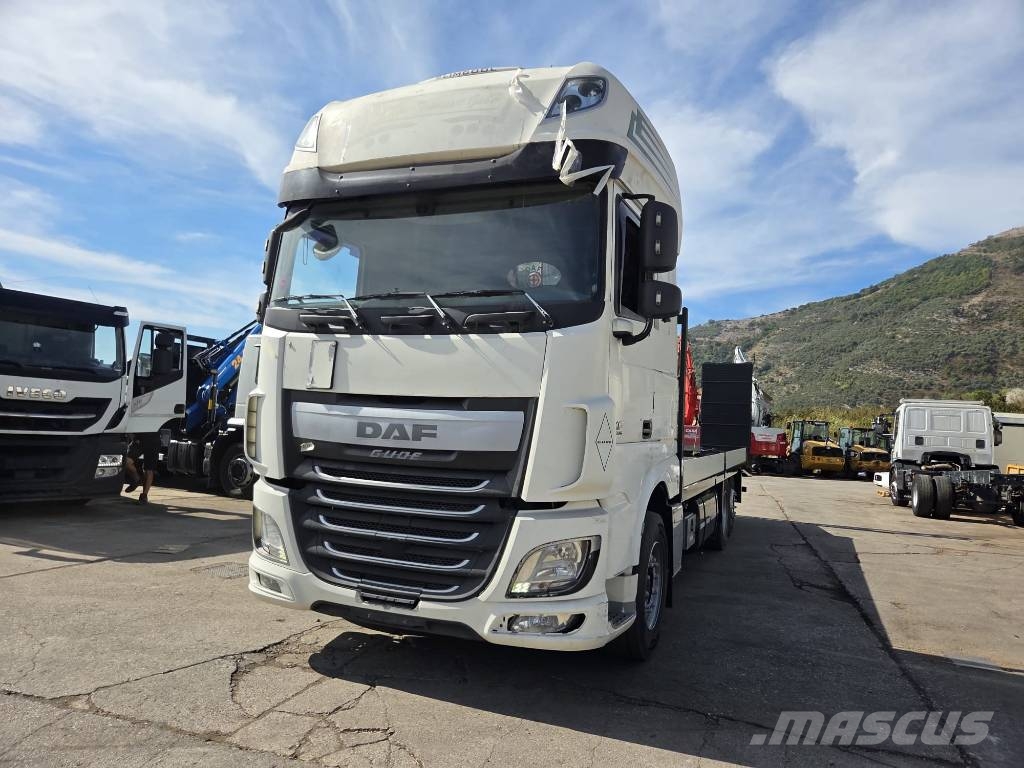 DAF XF 460 Kamioni sa ravan platformom / vitlom