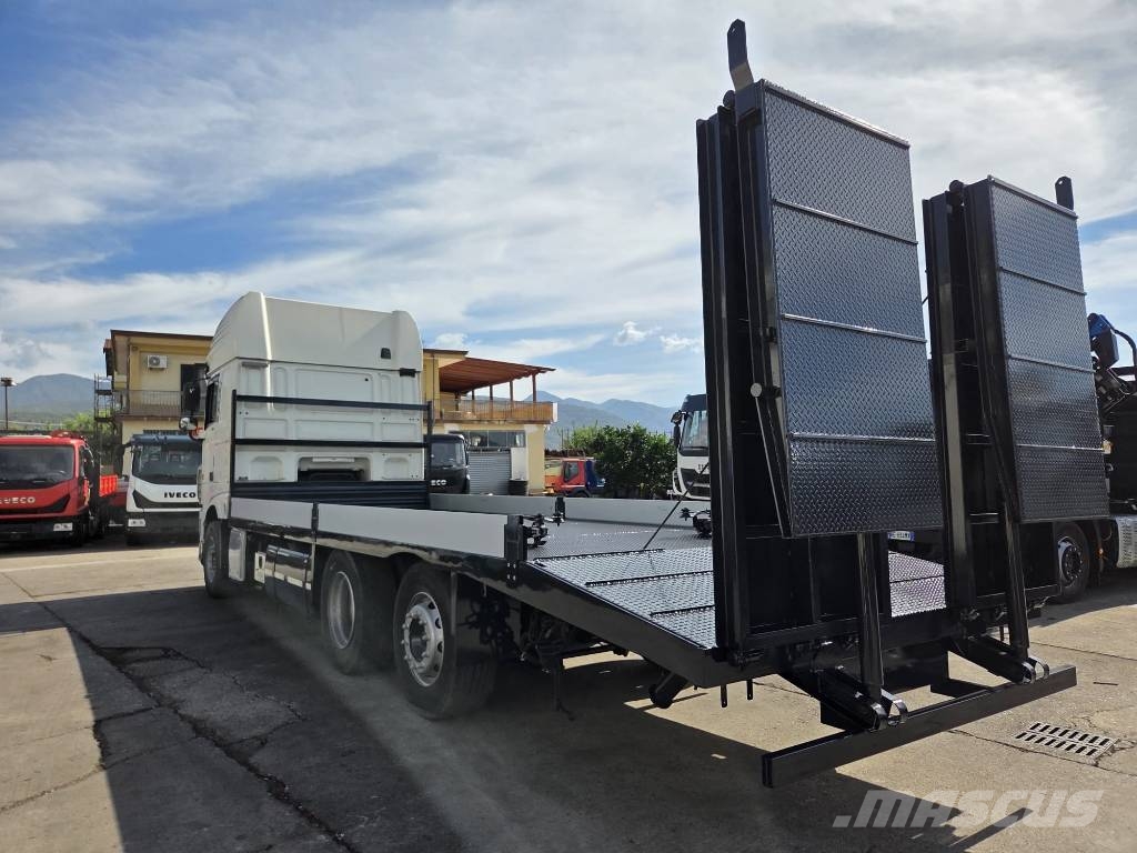 DAF XF 460 Kamioni sa ravan platformom / vitlom