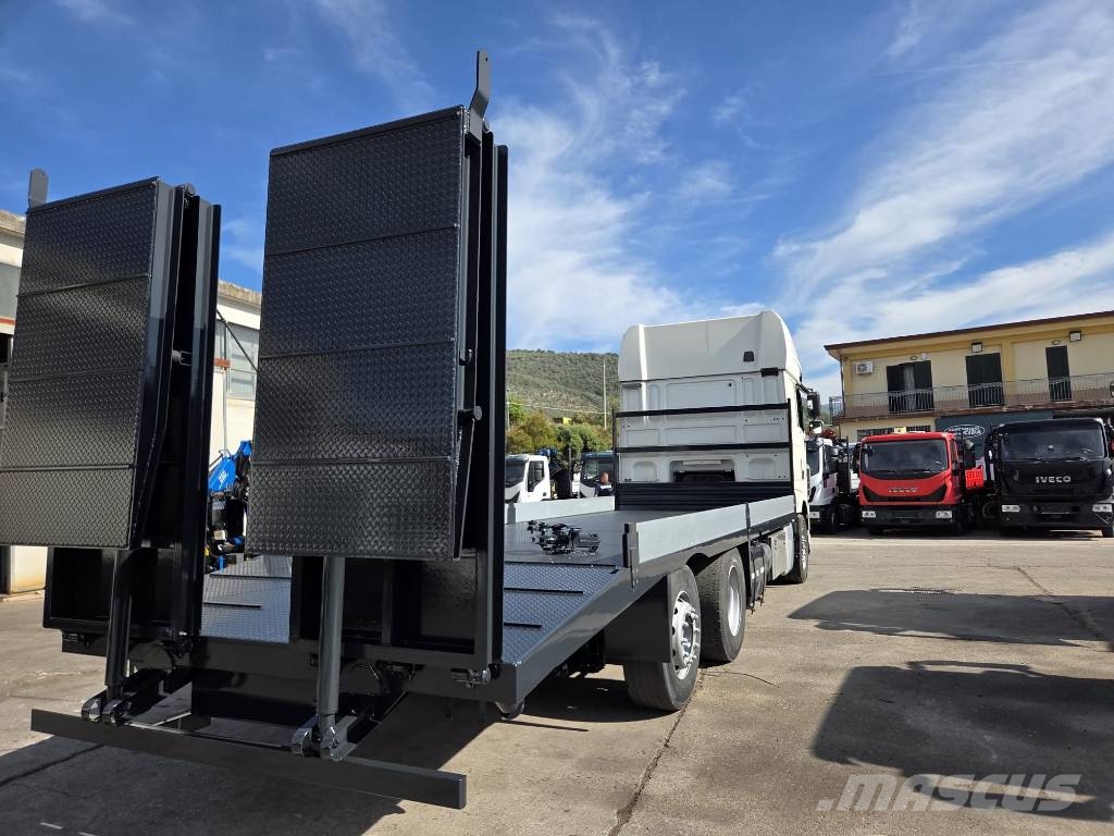 DAF XF 460 Kamioni sa ravan platformom / vitlom