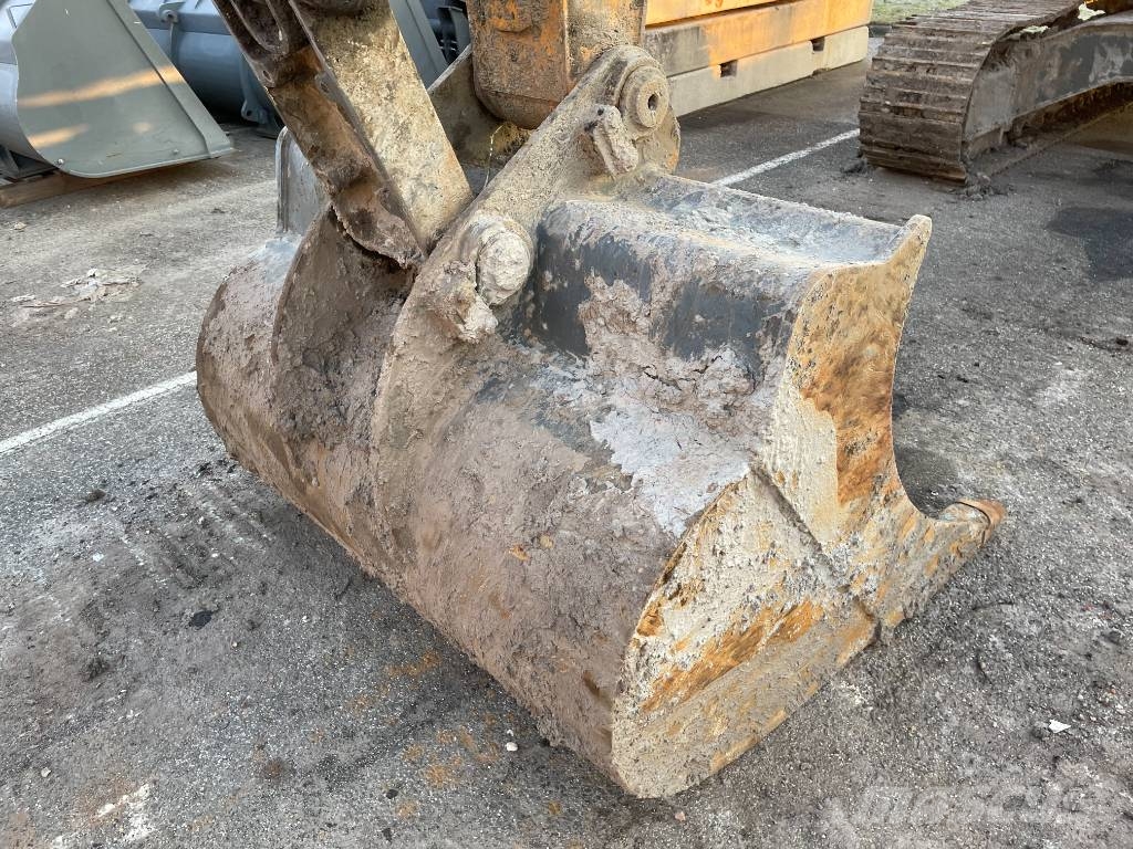 Liebherr R 924 Litronic حفارات زحافة