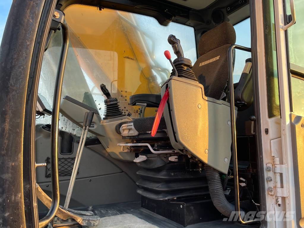 Liebherr R 924 Litronic حفارات زحافة