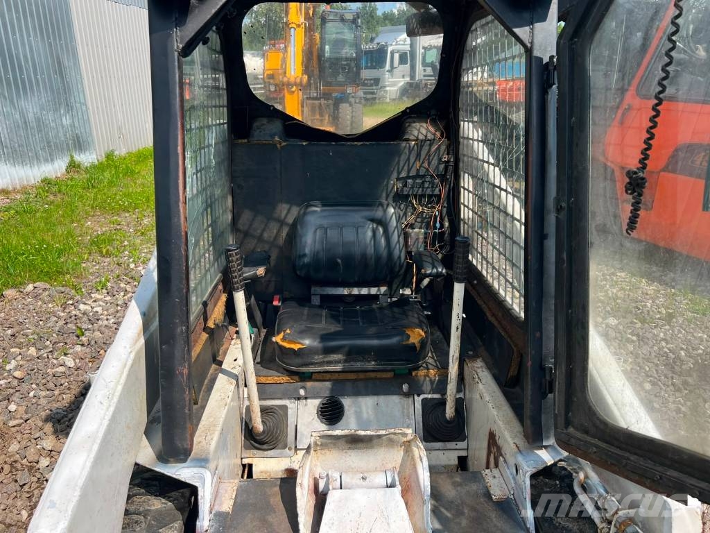 Bobcat 533 + 2 BUCKETS Minilader