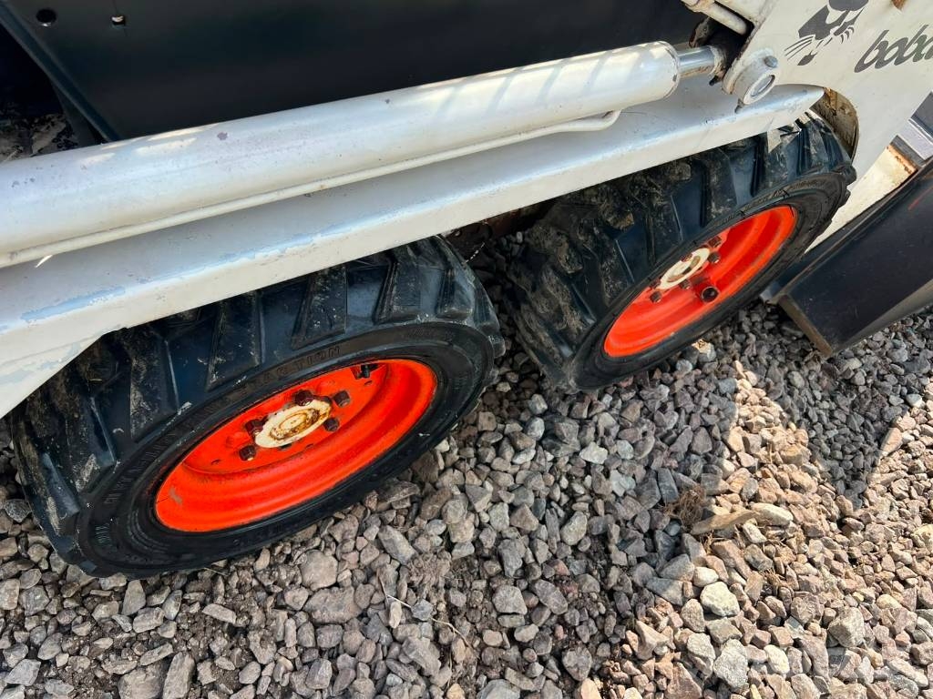 Bobcat 533 + 2 BUCKETS Minilader