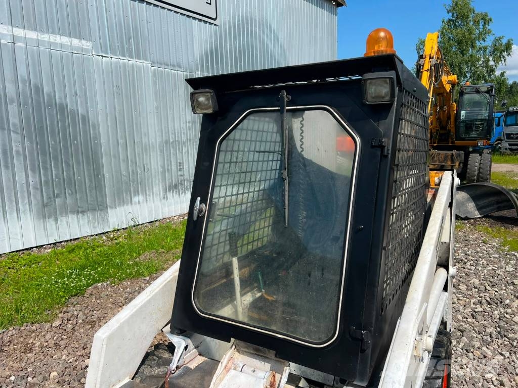 Bobcat 533 + 2 BUCKETS Minilader