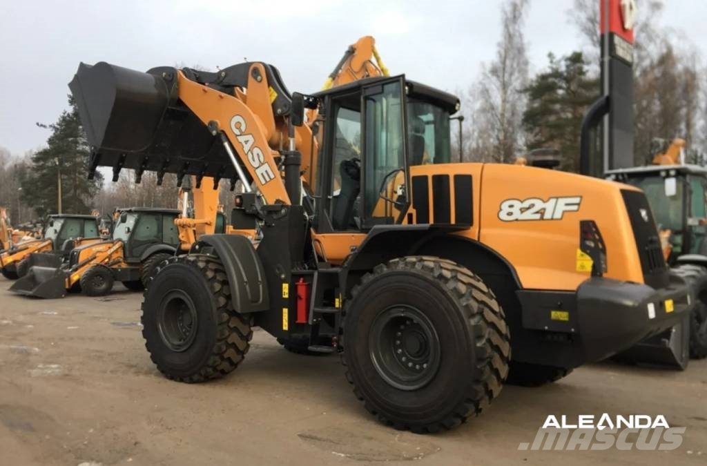 CASE 821 F Колесни товарачи
