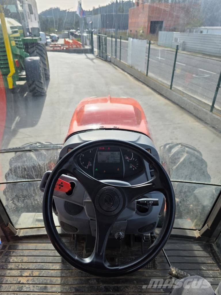 Kubota M135GX Traktori