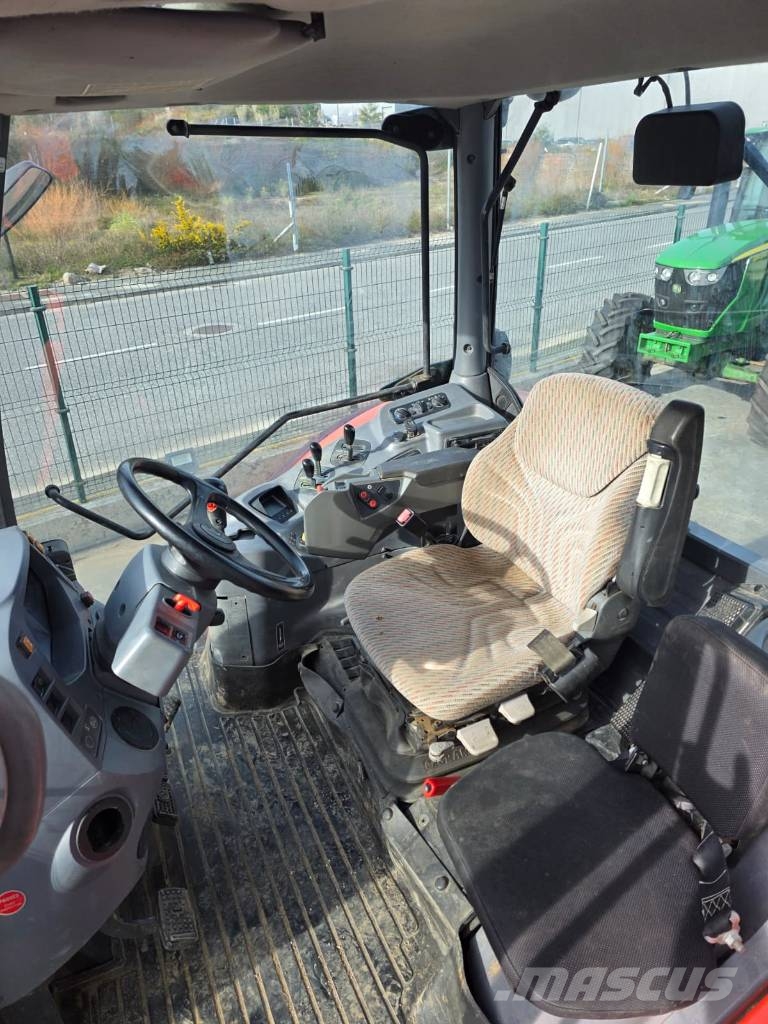 Kubota M135GX Traktori
