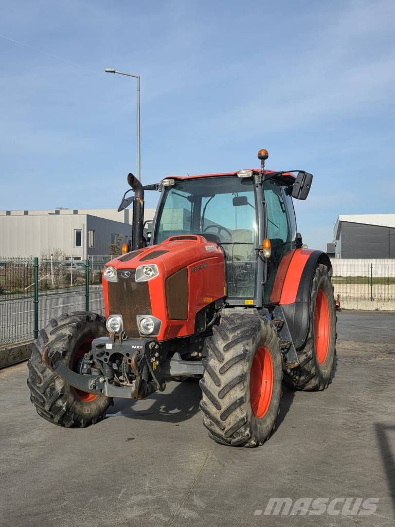 Kubota M135GX Traktori