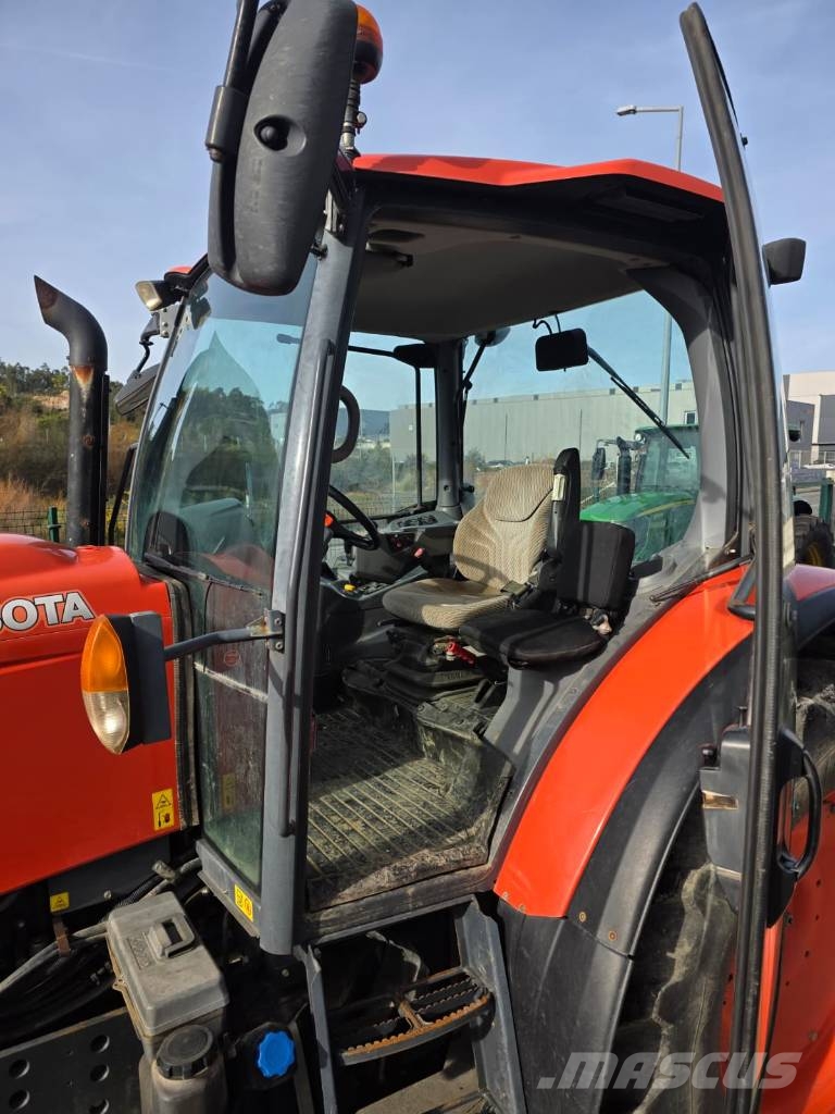 Kubota M135GX Traktori