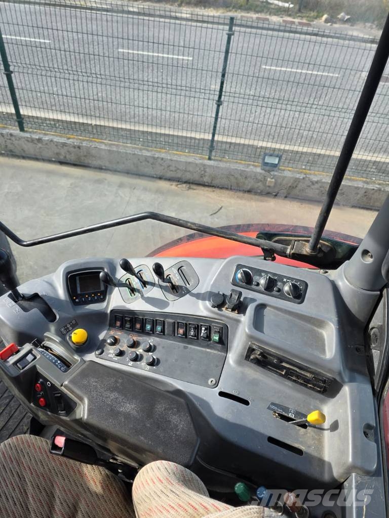 Kubota M135GX Traktori