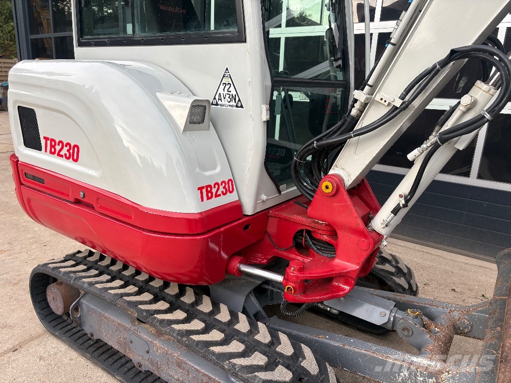 Takeuchi TB 230 Mini pelle < 7t