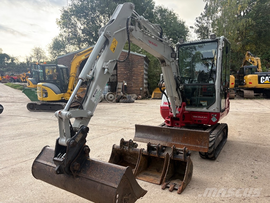 Takeuchi TB 230 Mini pelle < 7t