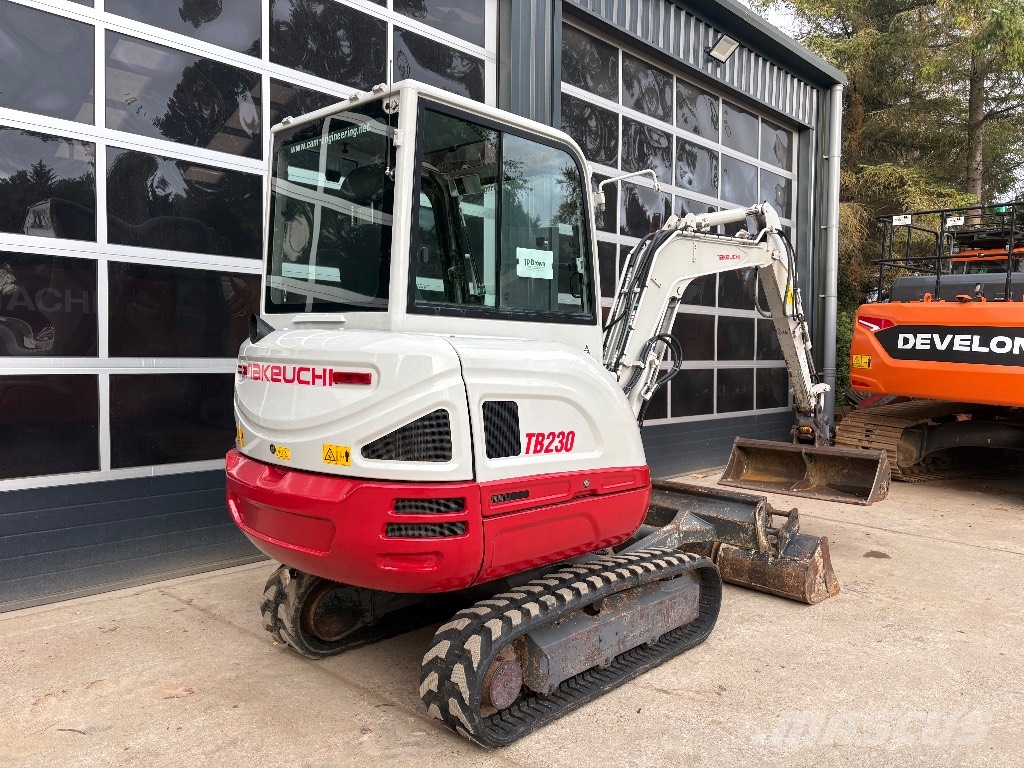 Takeuchi TB 230 Mini pelle < 7t