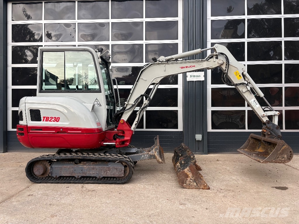 Takeuchi TB 230 Mini pelle < 7t