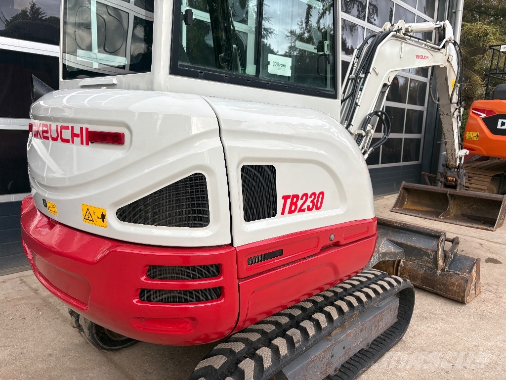 Takeuchi TB 230 Mini pelle < 7t