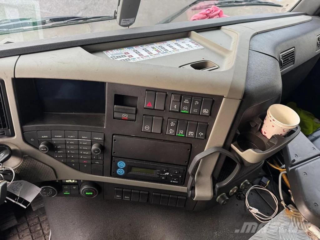 Volvo FM 420 6X2 EURO 6 ONLY 11.338 KM Caminhões baú