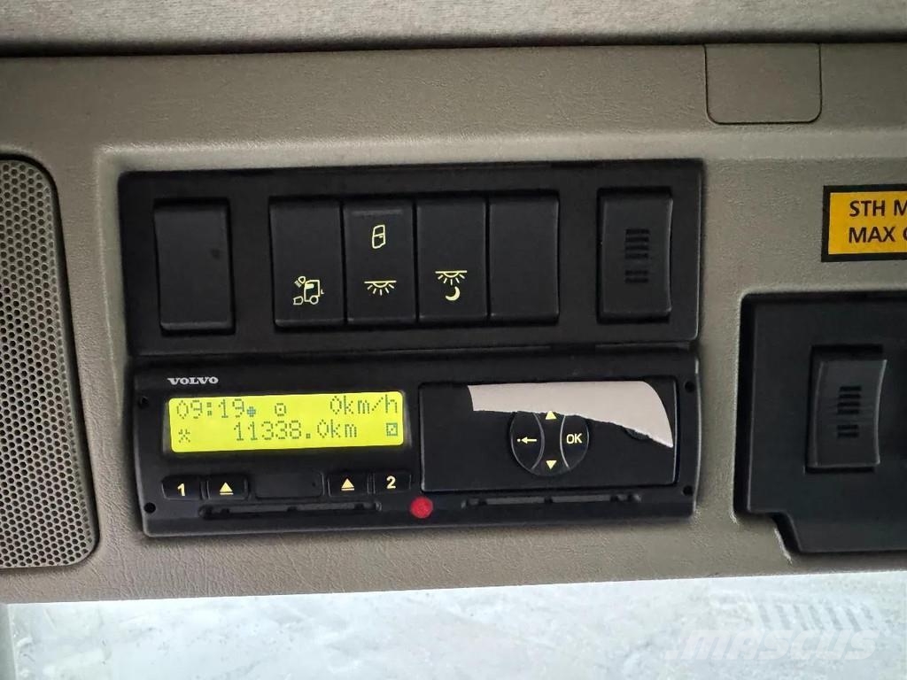 Volvo FM 420 6X2 EURO 6 ONLY 11.338 KM Caminhões baú