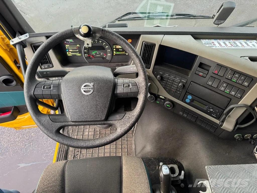 Volvo FM 420 6X2 EURO 6 ONLY 11.338 KM Caminhões baú
