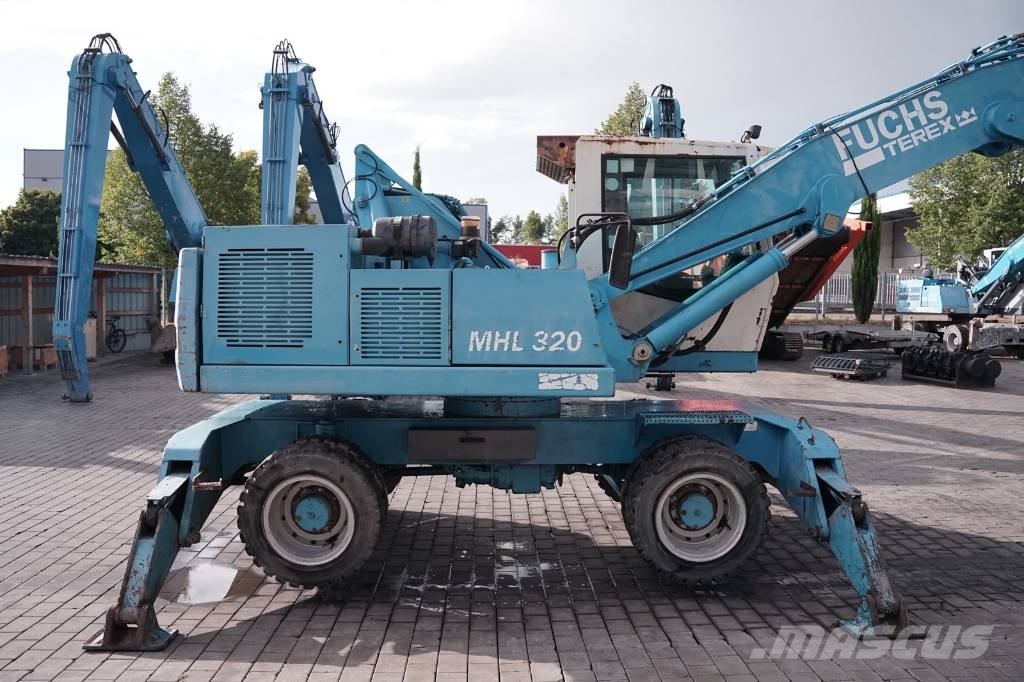 Fuchs MHL 320 C مناولات المخلفات / مناولات صناعية
