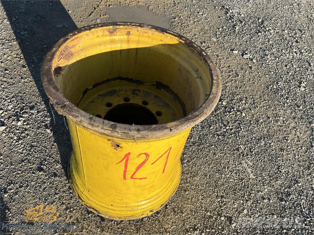 John Deere 1710 28x26,5 Used/Beg الإطارات والعجلات والحافات