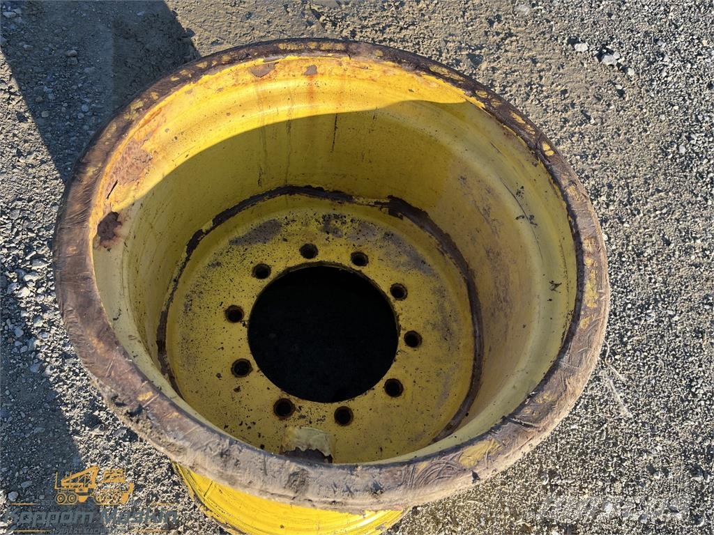 John Deere 1710 28x26,5 Used/Beg الإطارات والعجلات والحافات