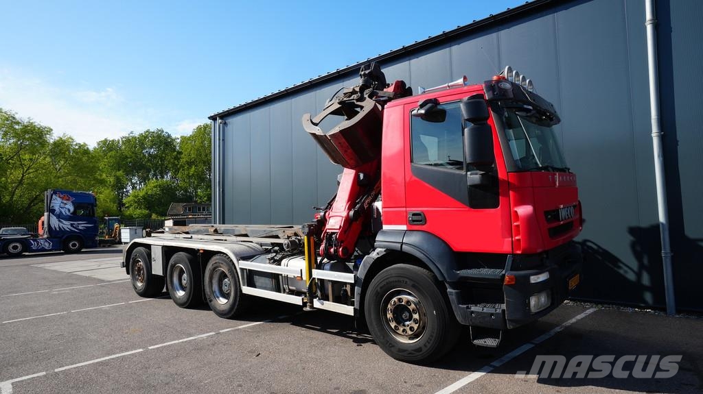 Iveco Trakker 410 8x4 Cable system with Crane Mobiilinosturit