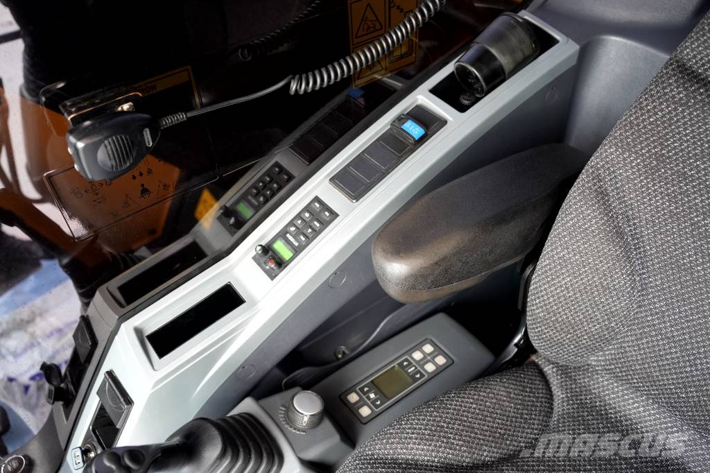 Hyundai HX 235 ALCR Roomikekskavaatorid