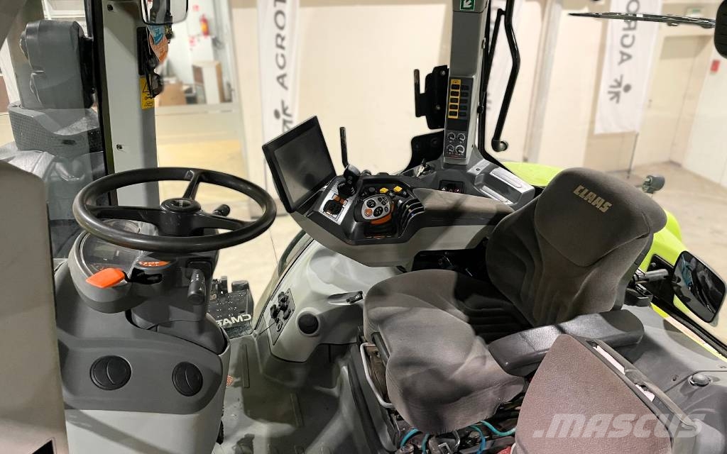 CLAAS Axion 950 Cmatic Tractoare